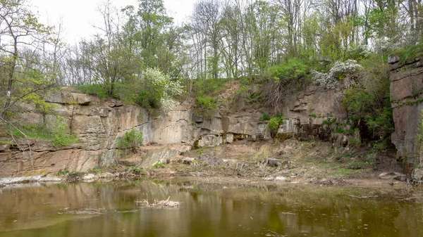 Nový vodopád v Sophia Old Dendropark, ve městě Uman, Ukrajina — Stock fotografie