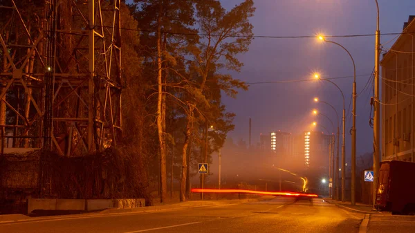 Noite paisagem de inverno no beco da rua da cidade — Fotografia de Stock