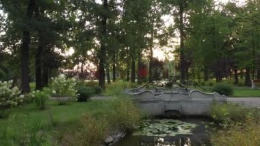 4k ıssız sokaklar, sabah Bucha 'nın taze Central Park' ı.