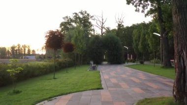 4k ıssız sokaklar, sabah Bucha 'nın taze Central Park' ı.