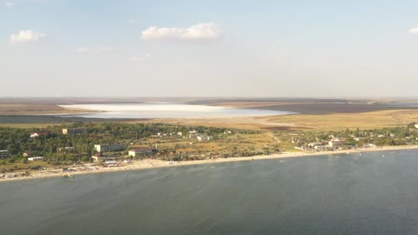 La superficie del lago salato di Tuzla nella regione di Mykolaiv, Ucraina. Vista dal drone — Video Stock