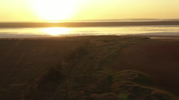 Pôr do sol no lago Solonchak-Tuzla. fotografia aérea — Vídeo de Stock