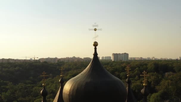 Вид с воздуха на Пантелеимонский собор в Феофании, Пантелеимон монастырь в Киеве — стоковое видео