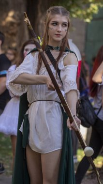 23 Eylül 2018, Ukrayna Kiev: Comic Con Ukrayna kongresinde poz veren elfler