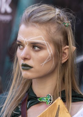 23 Eylül 2018, Ukrayna Kiev: Comic Con Ukrayna kongresinde poz veren elfler