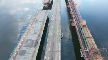 Ukrayna, Pokrov şehri, köprünün bir kısmı nehre düştü..