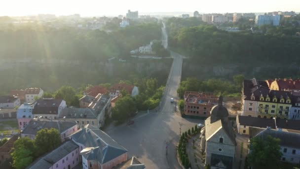 Aerial view of the old, tourist part of the city of Kamianets-Podilskyi. — Stock Video