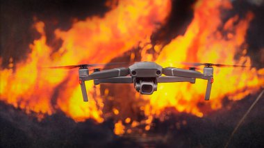İnsansız hava araçlarının orman yangınlarını ve diğer uç koşulları araştırmak için kullanılması. Konsept.