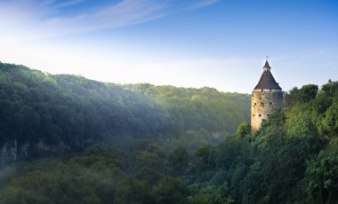 Popüler bir turizm merkezi. Kamianets-Podilskyi, Ukrayna 'daki antik taş kale