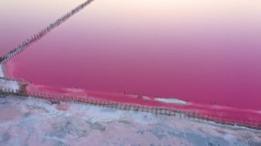 Pembe göl, iyileştirici kil ve tuz. Hava görünümü