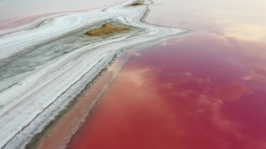Pembe göl, iyileştirici kil ve tuz. Hava görünümü