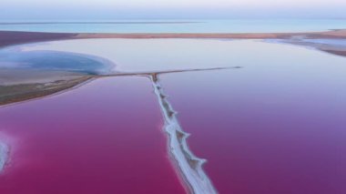 Pembe göl, iyileştirici kil ve tuz. Hava görünümü