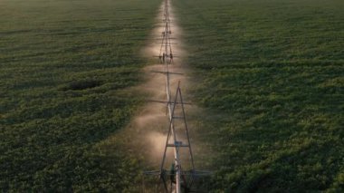 Drone görünümünde otomatik sulama sistemi