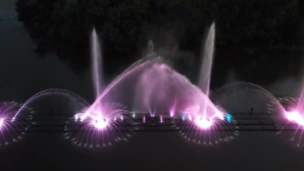 Musical fountain in Vinnytsia, Ukraine. Drone view. — Stock Video