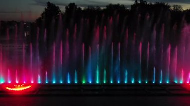 Vinnytsia, Ukrayna 'da müzik çeşmesi. Drone görünümü.