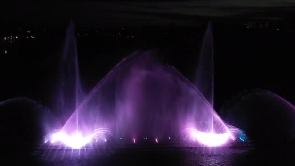 Музичний фонтан у Вінниці, Україна. Вид на Дрони. — стокове відео