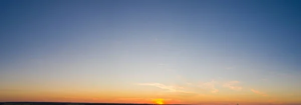 Небо Облаков Закате Мягкий Градиент Синий Оранжевый — стоковое фото