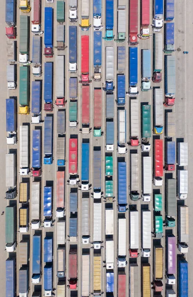 Achtergrond Textuur Patroon Een Enorme Rij Vrachtwagens Aan Grens Terminal — Stockfoto
