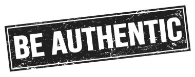 Siyah grungy dikdörtgen damga işareti üzerinde ATHENTİK metin olun.