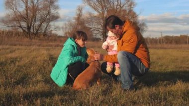 Çayır köpeği pat baba ve çocuk.