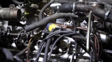 Araç temiz parlak motoru tamir için hazırlanır