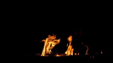 güzel ateş burns, gece, kırmızı kıvılcım sinek kadar ağır çekim,
