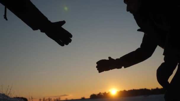 Tourists extends hand to friend that rises to top of hill. Climbers in winter on snowy mountain work in Kamanda helping to climb a hill. sports tourism concept. — Stock Video