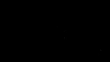 Gece gökyüzünde havai fişek gibi parlayan ışıklar. Parlak havai fişek gösterisi. Yeni yıl arifesi havai fişek kutlaması. Multico gece gökyüzünde havai fişek patlattı. Siyah renkli güzel gece patlamaları