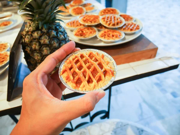 Hand Holding Pineapple Pie Bakery Work Pineapple Pie Apple Pie — Stock Photo, Image