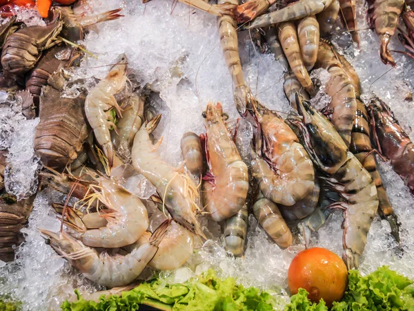 Langostinos Frescos Del Mercado Pescado Camarones Frescos Mariscos Mariscos Sobre — Foto de Stock