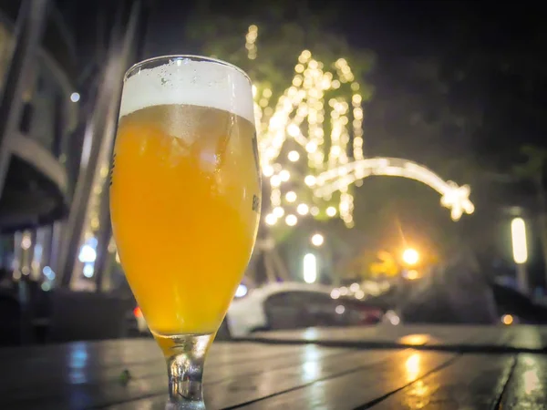 Ambachtelijke bier, bier in een kamer met weinig licht voor Tasting — Stockfoto