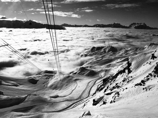 Winter Snowboard Berge Weiße Wolken — Stockfoto