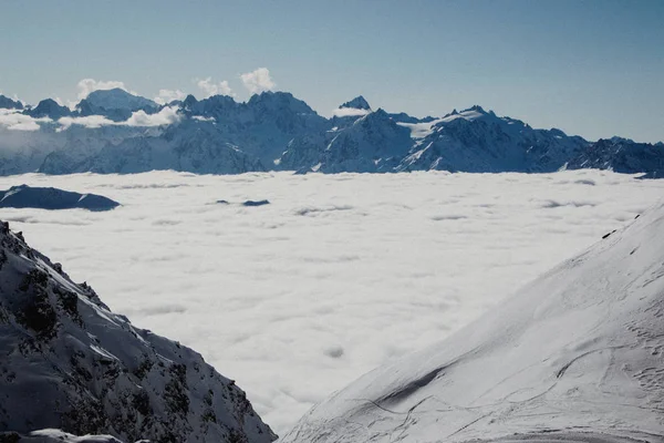 Invierno Snowboard Montañas Nubes Blancas — Foto de Stock