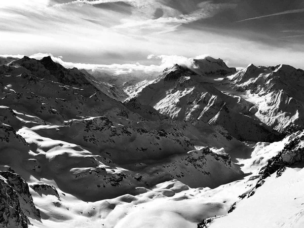 Hiver Montagnes Snowboard Nuages Blancs — Photo