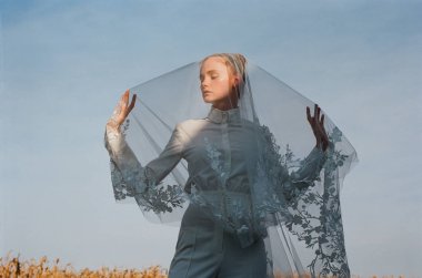 Güzel gelin beyaz gelinlik kostüm. alan, Mısır beyaz kadın boquet peçe