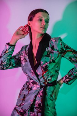 kostüm, açık kırmızı gözler