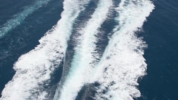 Malownicze Zdjęcia Luksusowego Jachtu Morzu Słoneczny Dzień — Wideo stockowe