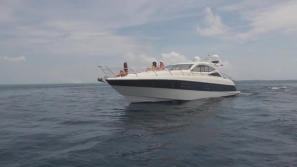 Riprese Panoramiche Yacht Lusso Mare Giorno Sole — Video Stock