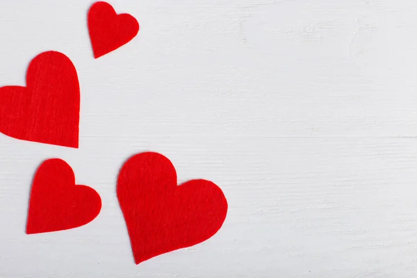 Farklı Boyutlarda Beyaz Zemin Üzerine Kırmızı Kalpler Kartları Sevgililer Günü — Stok fotoğraf