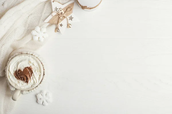 Una Taza Bebida Caliente Invierno Con Crema Batida Polvo Para — Foto de Stock