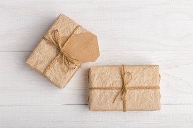 Kraft Kağıt beyaz bir tablo hediye.