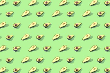 Birçok Yarım avokado, desen, afiş. Parlak arka plan, yeşil nane pastel renk hazırlanması.