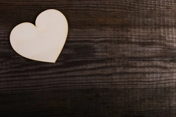 Ahşap kalp eski tablo. Tebrik kartı, kopya alanı için el yapımı boş.
