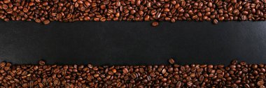 Aroma kahvenin rustik masa üstü, kahverengi afiş arka plan kavrulmuş.