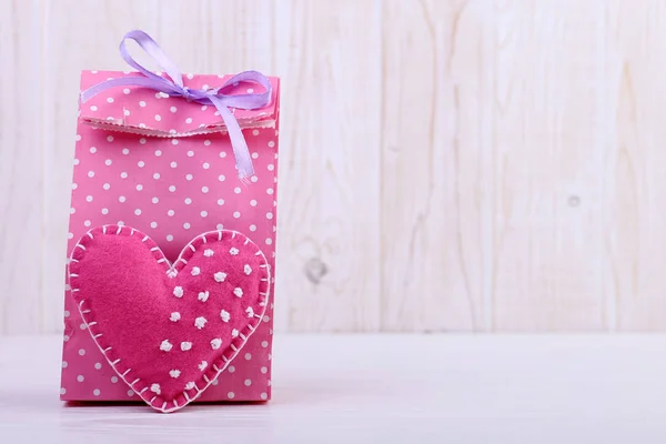 Pink Bag Dengan Polka Dots Dan Buatan Tangan Hati Yang — Stok Foto