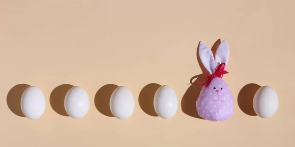 Ряд Яиц Числе Пасхальный Кролик Ручной Работы — стоковое фото