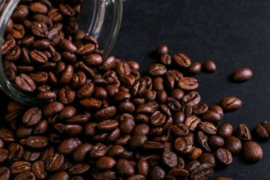 Kahve konservesi ile dağınık fasulye alt üst etti. Makro kopyalama alanı.