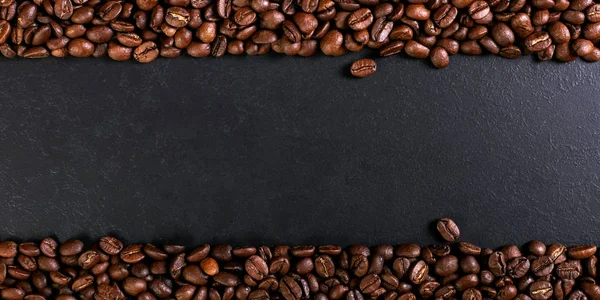 Aroma kahvenin rustik masa üstü, kahverengi afiş arka plan kavrulmuş.