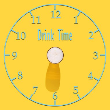 Bir bardak bira, zaman içmek için alışılmadık bir kavram gölgesinden izle.