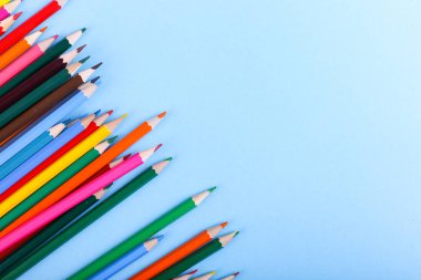 Renkli kalemler, okul malzemeleri çizim, desen, kopya alanı için.